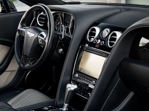 Used 2016 Bentley Continental GT image 32