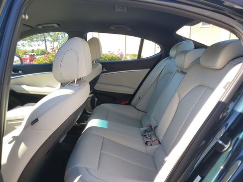 Used 2025 Genesis G70 2.5T image 18