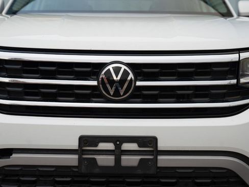 Used 2023 Volkswagen Atlas SE w/ Panoramic Sunroof Package image 4