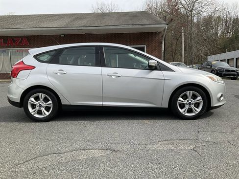 Used 2014 Ford Focus SE FWD image 4