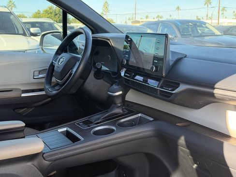 Used 2021 Toyota Sienna XLE image 35