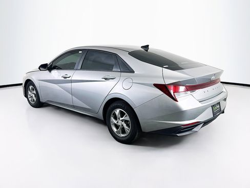 Used 2021 Hyundai Elantra SE FWD image 5