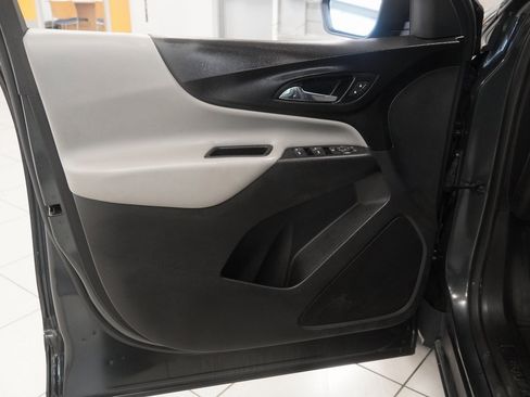 Used 2020 Chevrolet Equinox LS image 16
