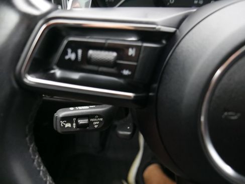 Certified 2023 Porsche Macan AWD/4WD image 37