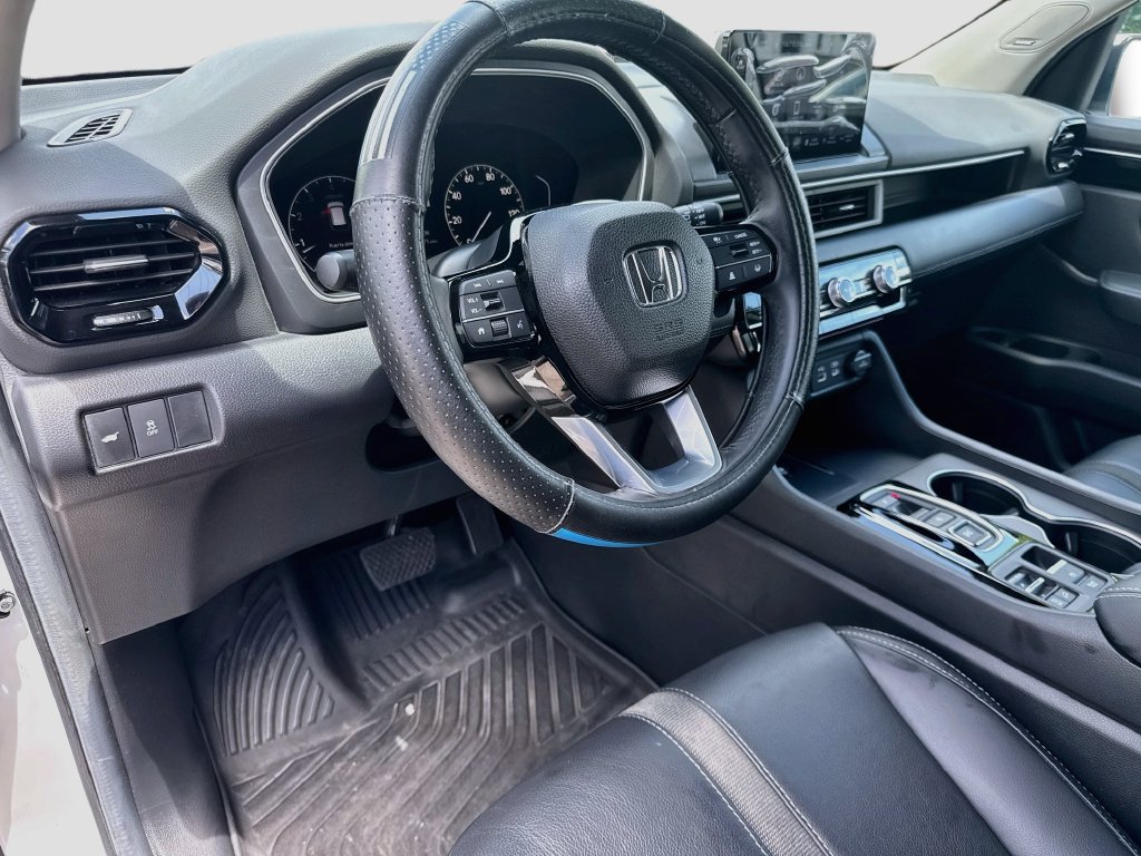 Used 2025 Honda Pilot Touring image 10