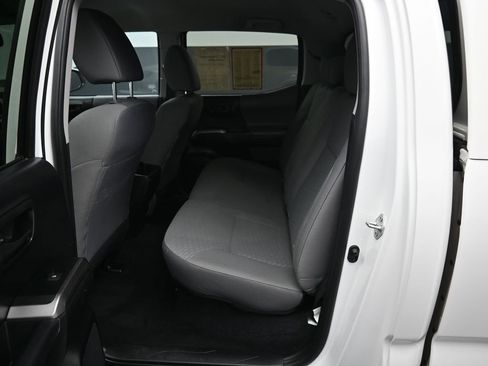 Certified 2022 Toyota Tacoma SR5 AWD/4WD image 26