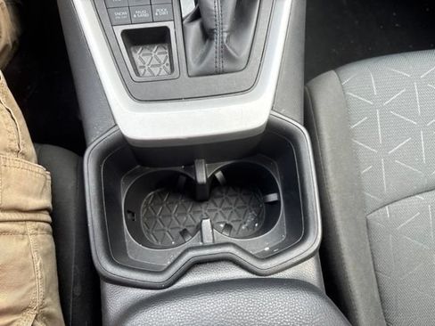 Used 2025 Toyota RAV4 XLE AWD/4WD image 20