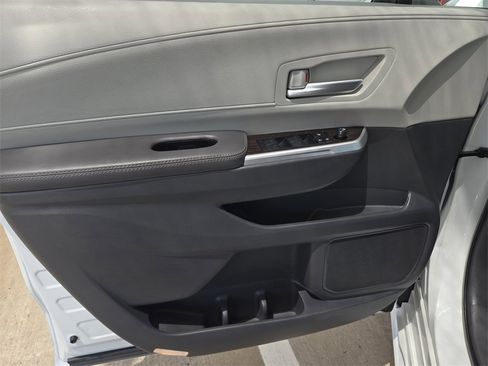 Used 2024 Toyota Sienna XLE image 33