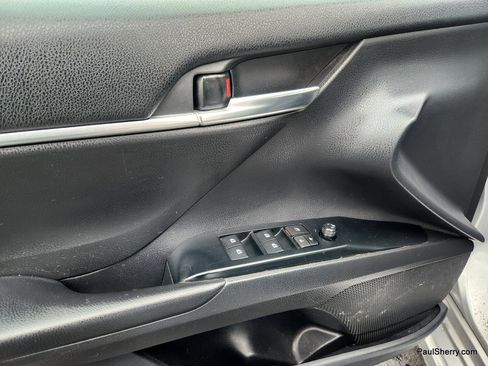 Used 2020 Toyota Camry SE image 23