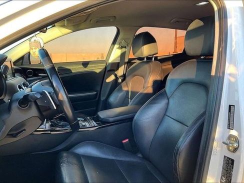 Used 2018 Kia Stinger Base image 9