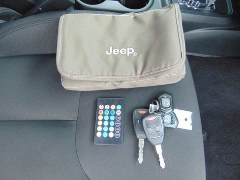 Used 2017 Jeep Wrangler Unlimited Sport w/ Quick Order Package 24S AWD/4WD image 10