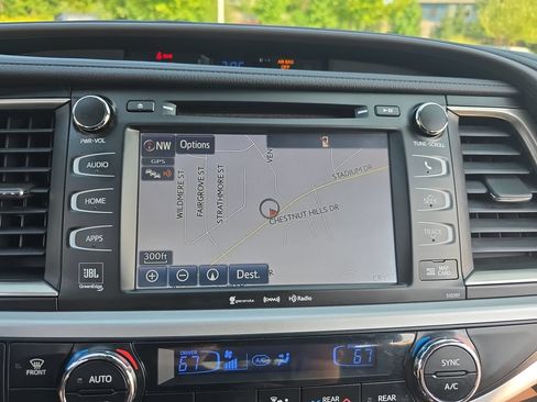 Certified 2019 Toyota Highlander Limited Platinum AWD/4WD image 25