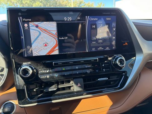 Used 2021 Toyota Highlander Platinum image 15