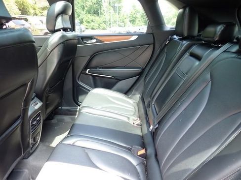 Used 2019 Lincoln MKC Reserve w/ MKC Technology Package FWD image 11