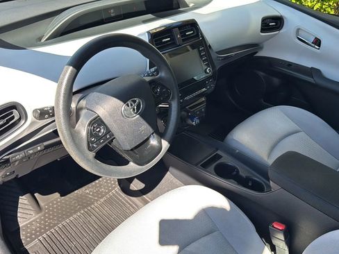 Used 2022 Toyota Prius LE FWD image 11