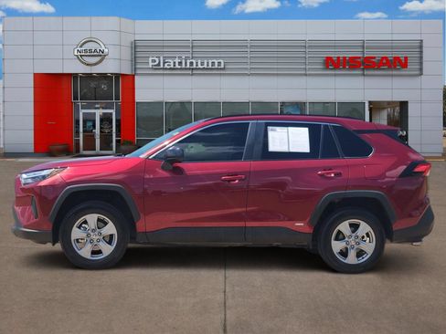Used 2025 Toyota RAV4 LE AWD/4WD image 3