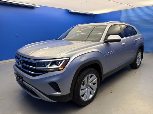 Certified 2022 Volkswagen Atlas Cross Sport SE w/ Panoramic Sunroof Package FWD image 4