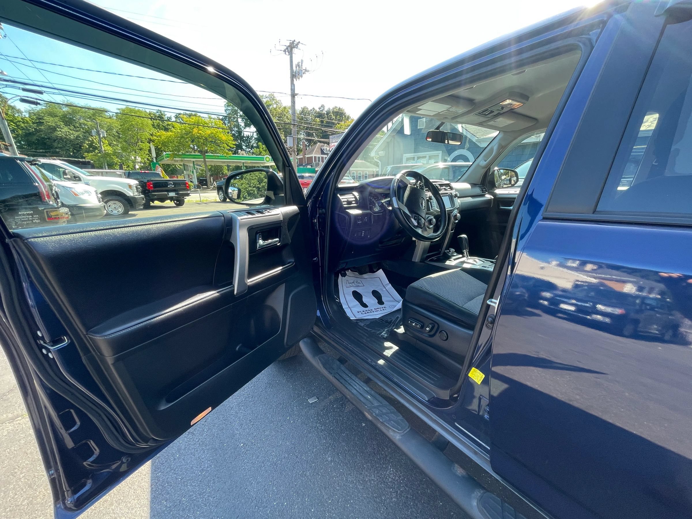 Used 2016 Toyota 4Runner SR5 AWD/4WD image 9