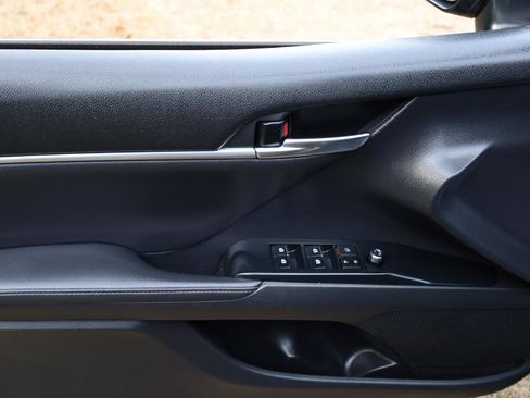 Used 2020 Toyota Camry XSE image 29