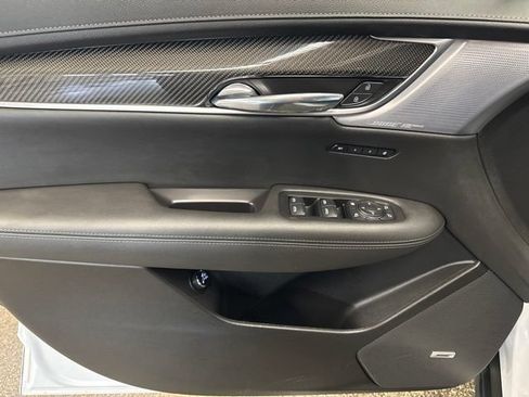 Used 2024 Cadillac XT6 Sport w/ LPO, Onyx Lite Package AWD/4WD image 11