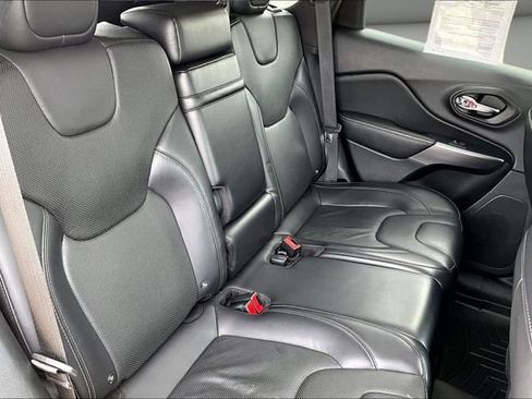 Used 2019 Jeep Cherokee Limited AWD/4WD image 25