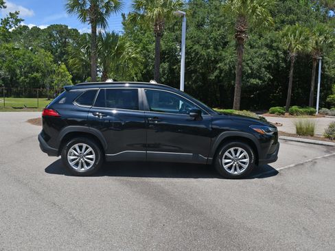 Used 2023 Toyota Corolla Cross LE w/ Moonroof Package AWD/4WD image 2