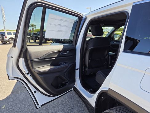 New 2026 Jeep Grand Cherokee Laredo X image 14