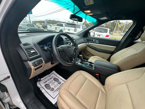 Used 2016 Ford Explorer XLT w/ Equipment Group 202A image 27