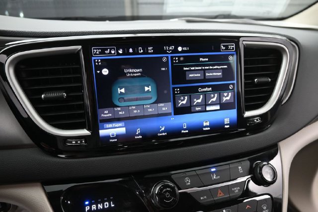 Used 2022 Chrysler Pacifica Touring-L FWD image 32