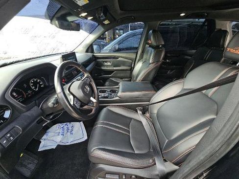 Used 2023 Honda Pilot TrailSport image 6