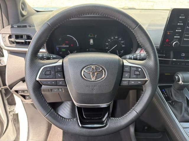 Used 2023 Toyota Sienna XSE AWD/4WD image 23