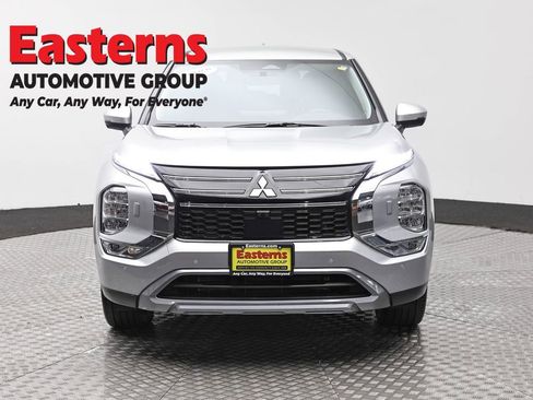 Used 2025 Mitsubishi Outlander AWD image 2