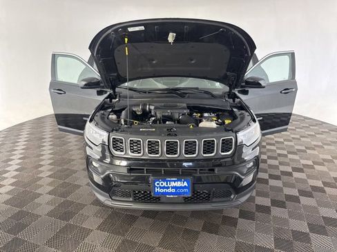 Used 2025 Jeep Compass Latitude AWD/4WD image 14