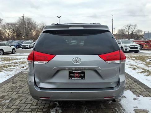 Used 2013 Toyota Sienna LE image 6