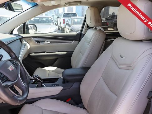 Used 2018 Cadillac XT5 Luxury w/ Driver Awareness Package AWD/4WD image 12