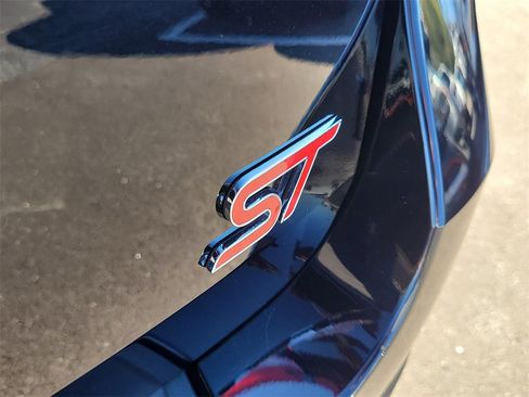 Used 2025 Ford Explorer ST image 6