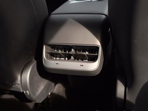 Used 2023 Tesla Model 3 Standard Range image 11