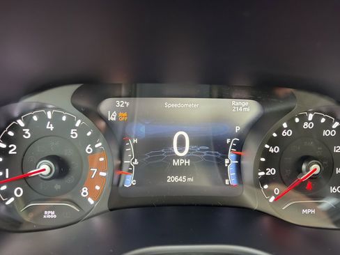 Certified 2024 Jeep Compass Limited w/ Sun and Sound Group image 11