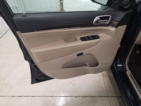 Used 2018 Jeep Grand Cherokee Limited w/ Luxury Group II image 12