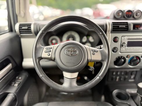 Used 2011 Toyota FJ Cruiser 4WD w/ Upgrade Pkg image 14