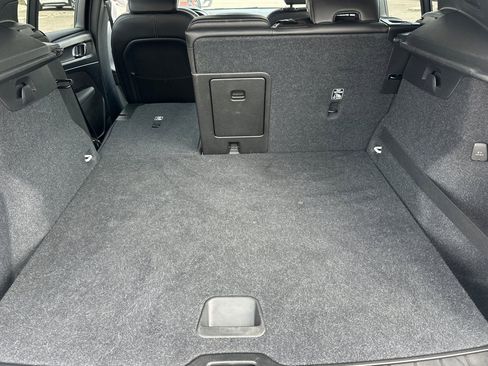 Used 2020 Volvo XC40 T5 Momentum image 14