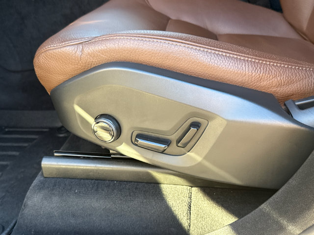 Certified 2025 Volvo XC90 T8 Plus AWD/4WD image 19