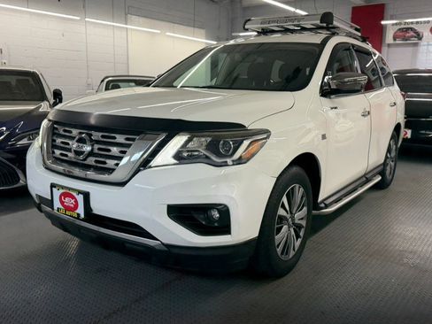 Used 2018 Nissan Pathfinder SV AWD/4WD image 2