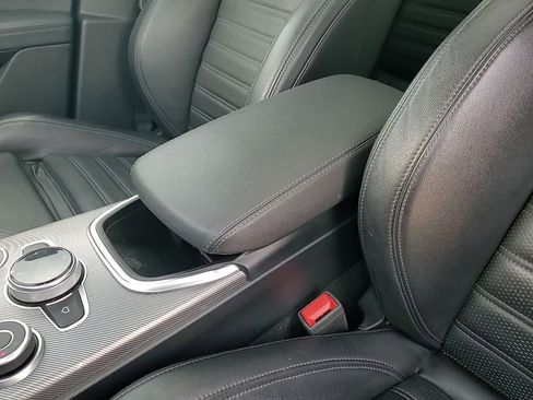 Used 2022 Alfa Romeo Stelvio Veloce image 31