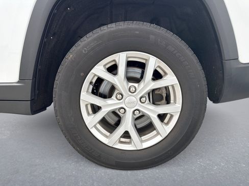 Used 2023 Jeep Grand Cherokee L Limited image 12