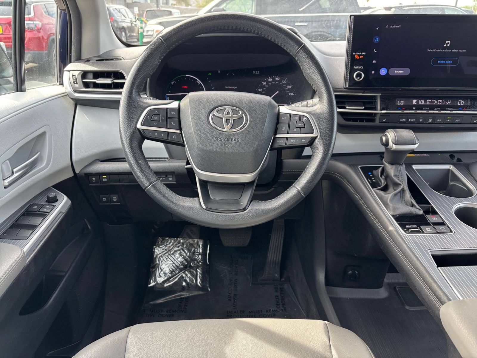 Used 2025 Toyota Sienna XLE FWD image 36