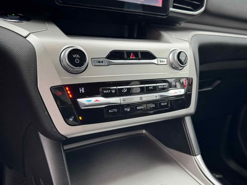 Certified 2021 Ford Explorer XLT w/ Equipment Group 202A image 23