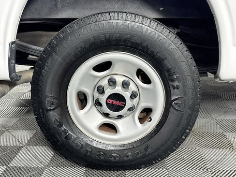 Used 2023 GMC Savana 2500 Extended w/ Driver Convenience Package image 26