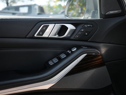 Used 2023 BMW X7 xDrive40i image 15