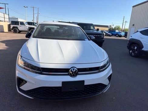 Used 2025 Volkswagen Jetta Sport image 3